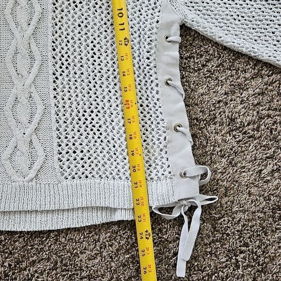 Curio's Vintage Women's White Sweater - Picture 9 of 13